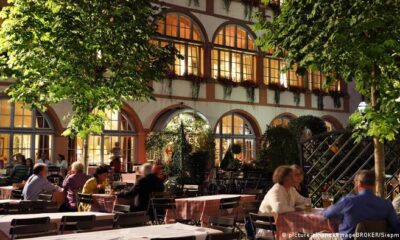 Germany | Regensburg: Restaurant Bischofshof (picture-alliance/imageBROKER/Siepmann)
