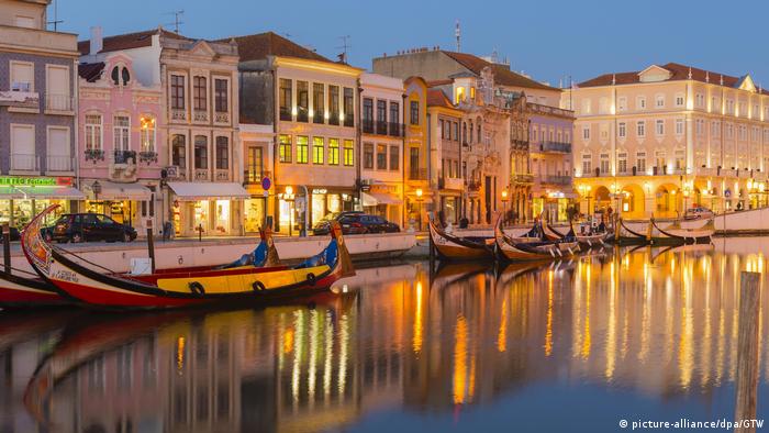 Moliceiros on the main canal, blue hour, Aveiro, Venice of Portugal, Beira Litoral, Portugal, Europe